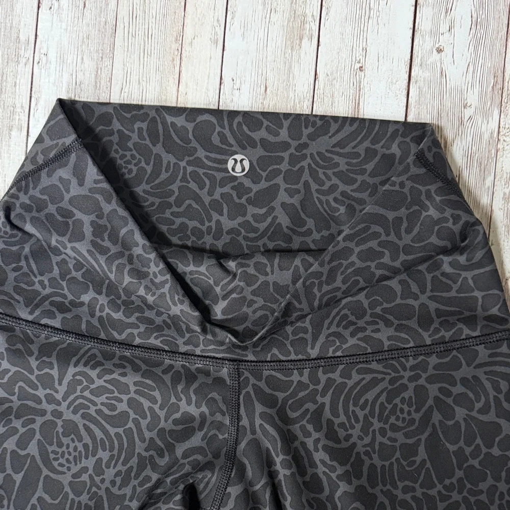 Lululemon Wunder Under Leggings sz 6 Full-On Luxtreme Roll Down Petal Camo Black - Picture 9 of 13